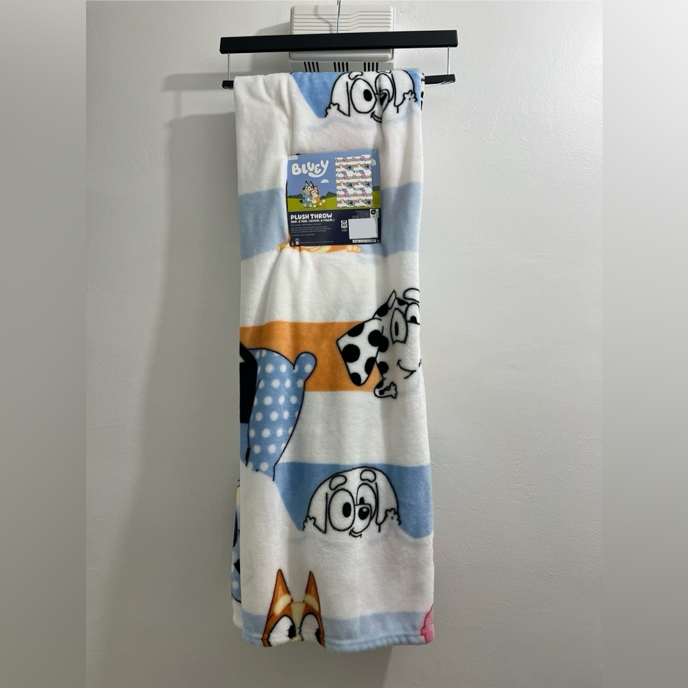 Bluey Bingo and Friends Plush Throw Blanket 50x70 inches Disney NWT - Picture 1 of 4